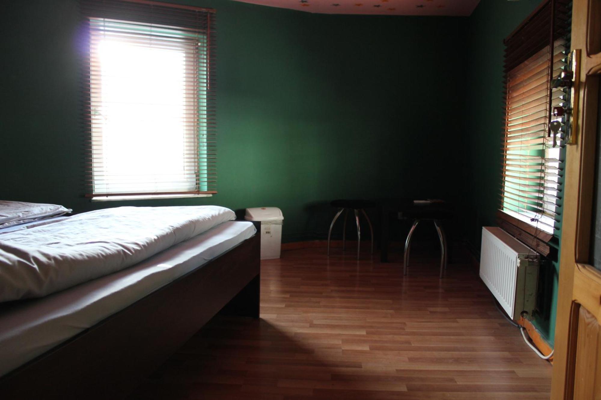 Fun House Hostel Boekarest Buitenkant foto