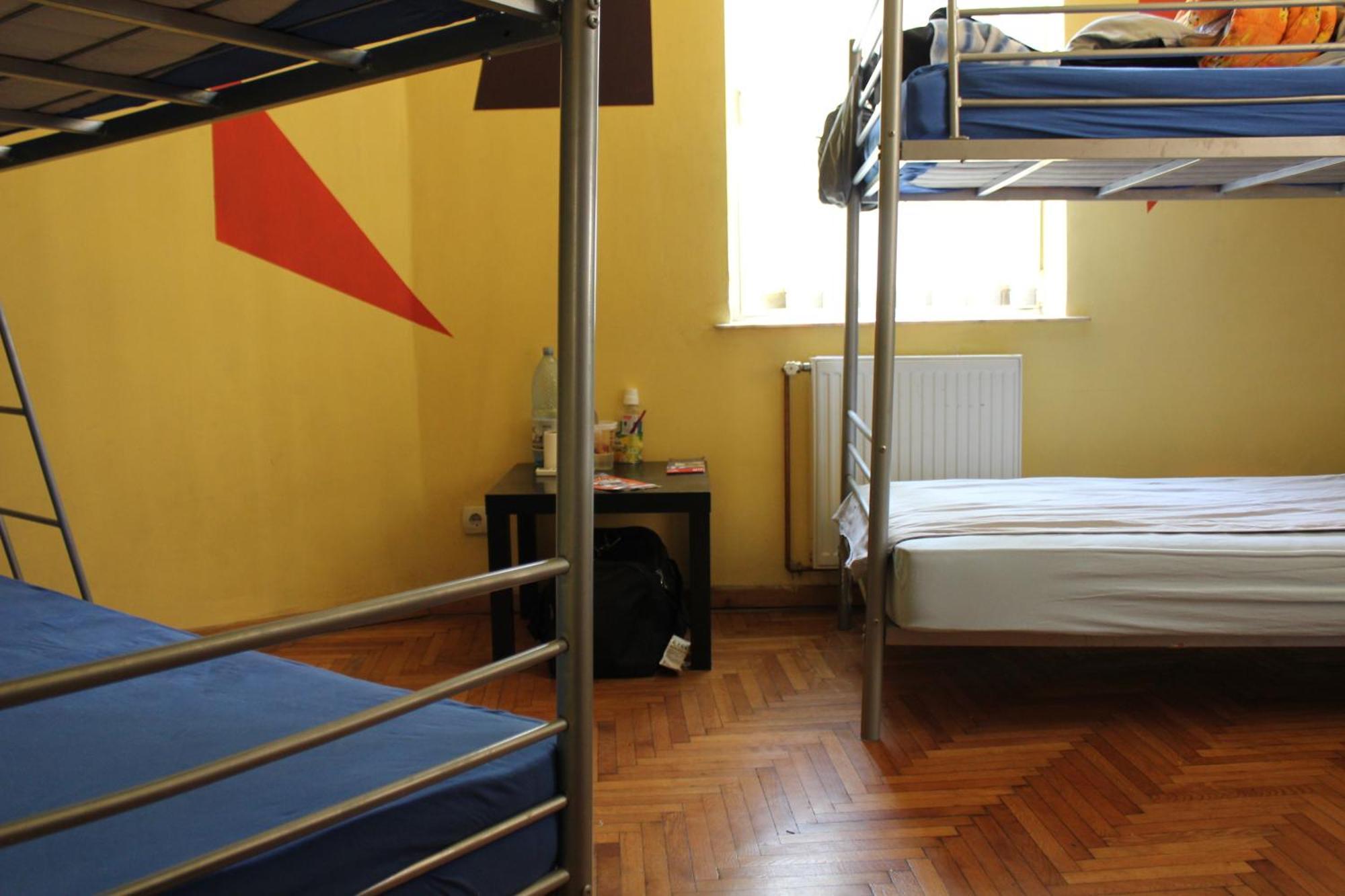 Fun House Hostel Boekarest Buitenkant foto